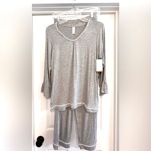 New With Tags - Women’s Warner’s Pajama Set Size Medium